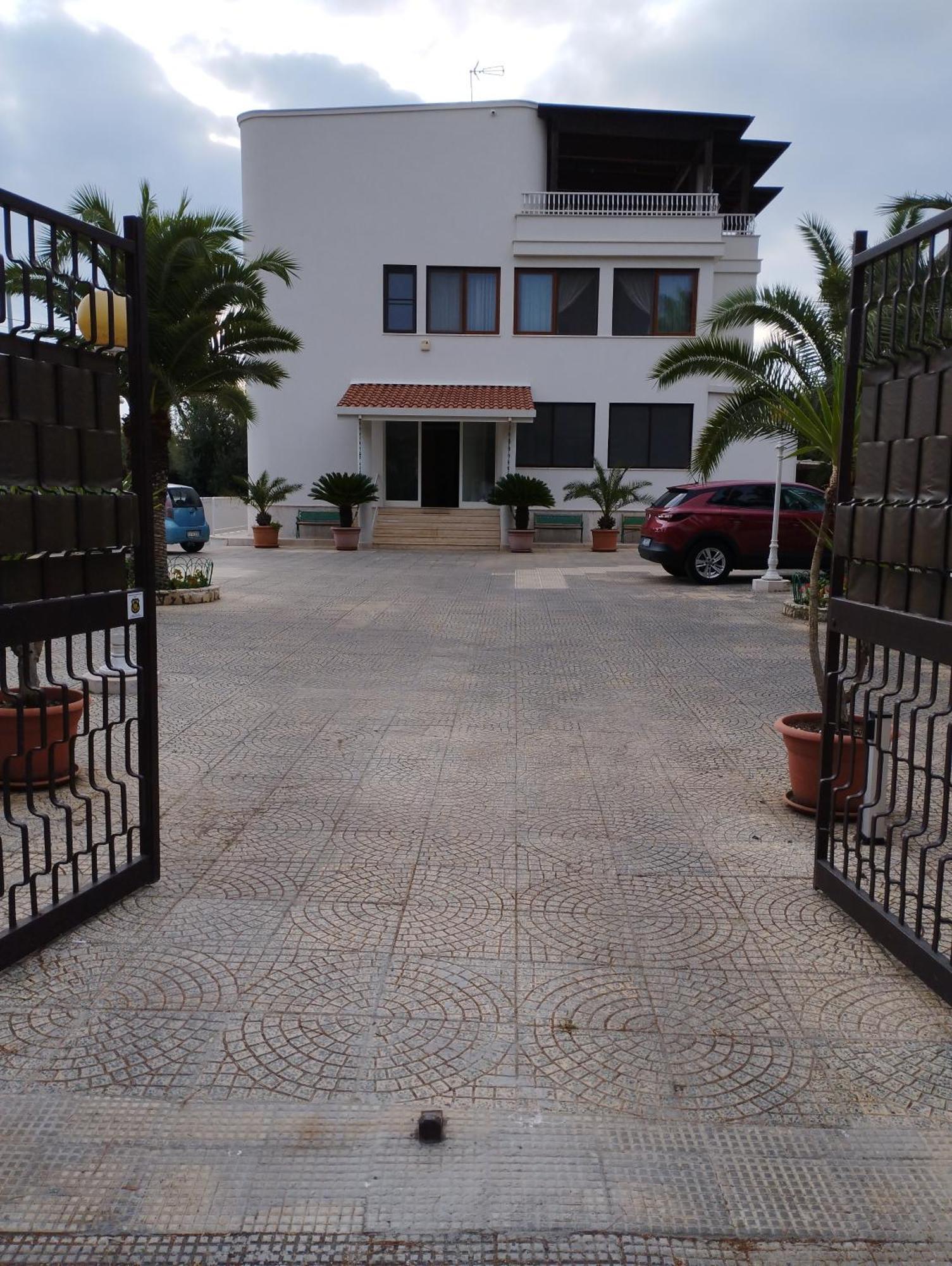Villa Erry Trani Bagian luar foto