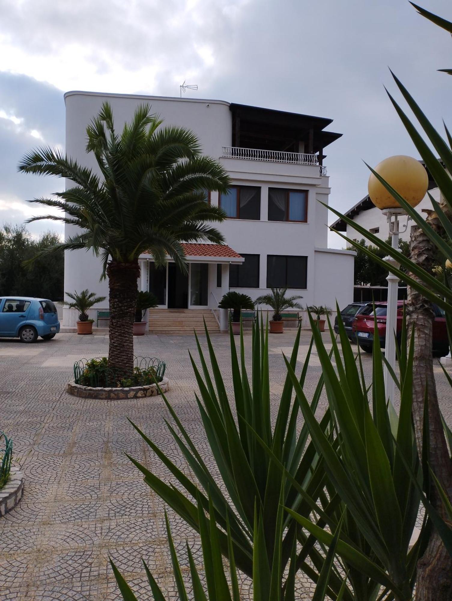 Villa Erry Trani Bagian luar foto
